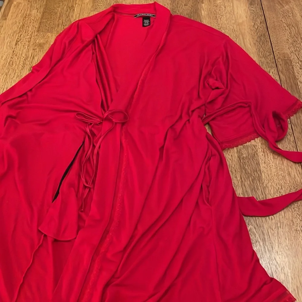 VS Red Robe - Picture 3 of 4